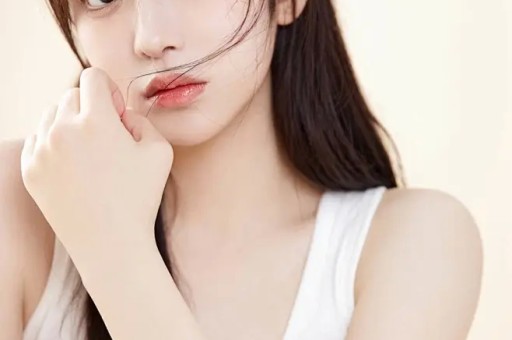 知名女网红翻车每天收入几万礼物却被曝光是AI生成的人物