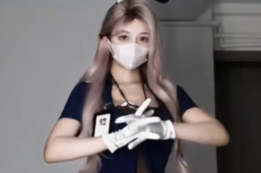 美顶流纯神演穿普拉达的女王2被删光！秀身体黑历史太多