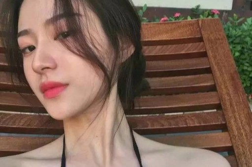 这个坚强面对绝症的少女形象不仅让