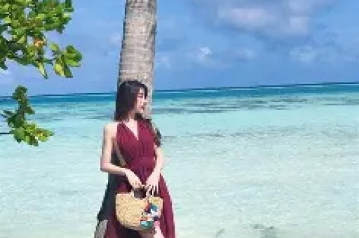 网红司晓迪直播骂白鹿“素颜普通、媚男看不起人”！评论区翻车连闺蜜都拆台蹭热度翻车最快的一次
